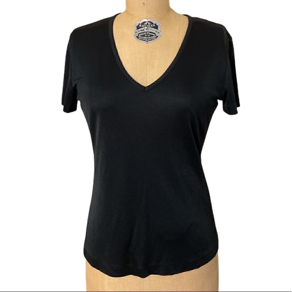 Benetton Simple V neck tech fabric T shirt size Small